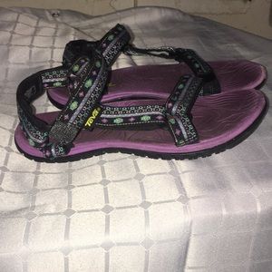 Teva girls youth size 3 purple floral sandals